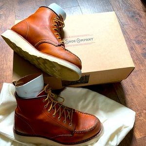 Redwing boots women’s 6.5 classic moc 6 inch